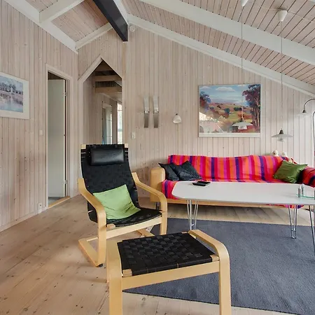 Three-bedroom Holiday In * Hals