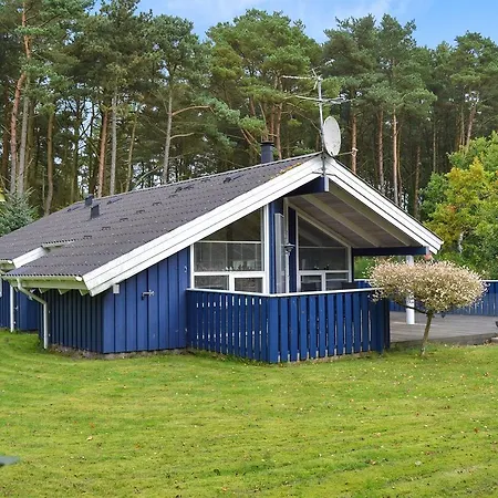 Three-bedroom Holiday In * Hals