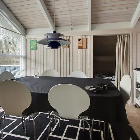 Three-bedroom Holiday In * Hals