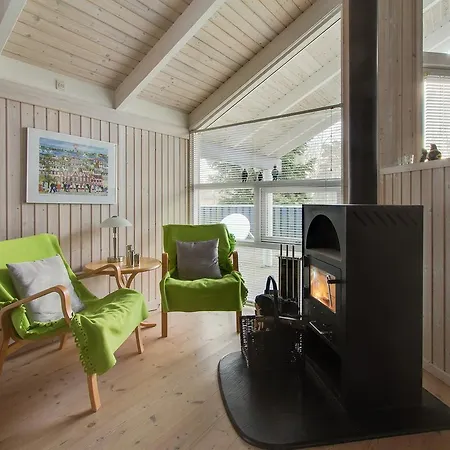 Three-bedroom Holiday In * Hals