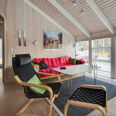 Three-bedroom Holiday In * Hals
